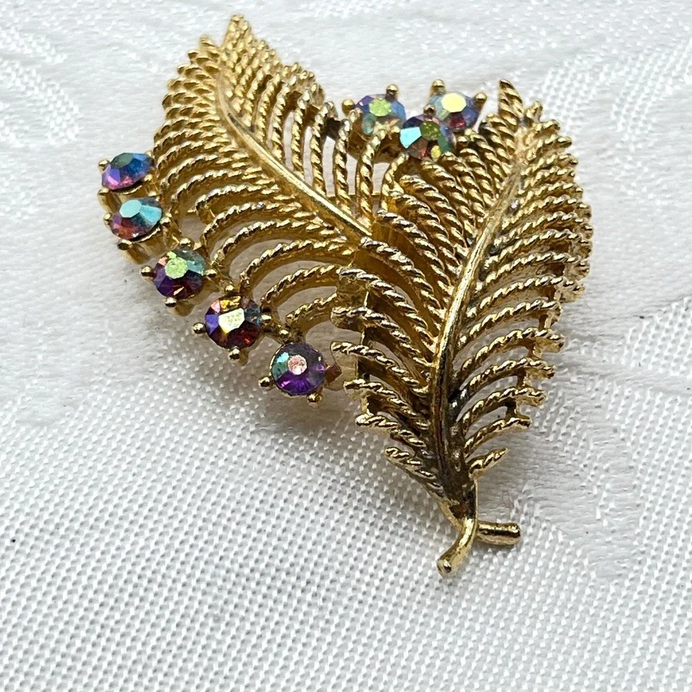 Vintage LISNER Aurora Borealis AB Rhinestone Leaf‎ Brooch